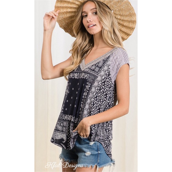 ❤️LAST 1! V Neck Paisley Cap Sleeve Raw Edge Top! - Picture 8 of 10
